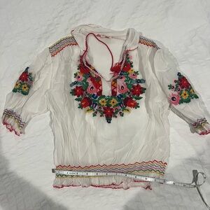 Beautiful hand embroidered vintage floral Hungarian look top. Very Doen.